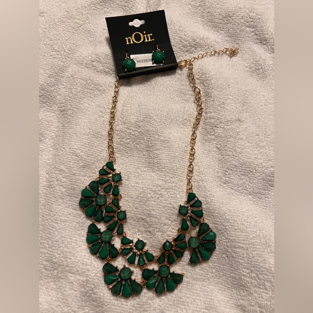 Noir green and gold necklace and earrings set